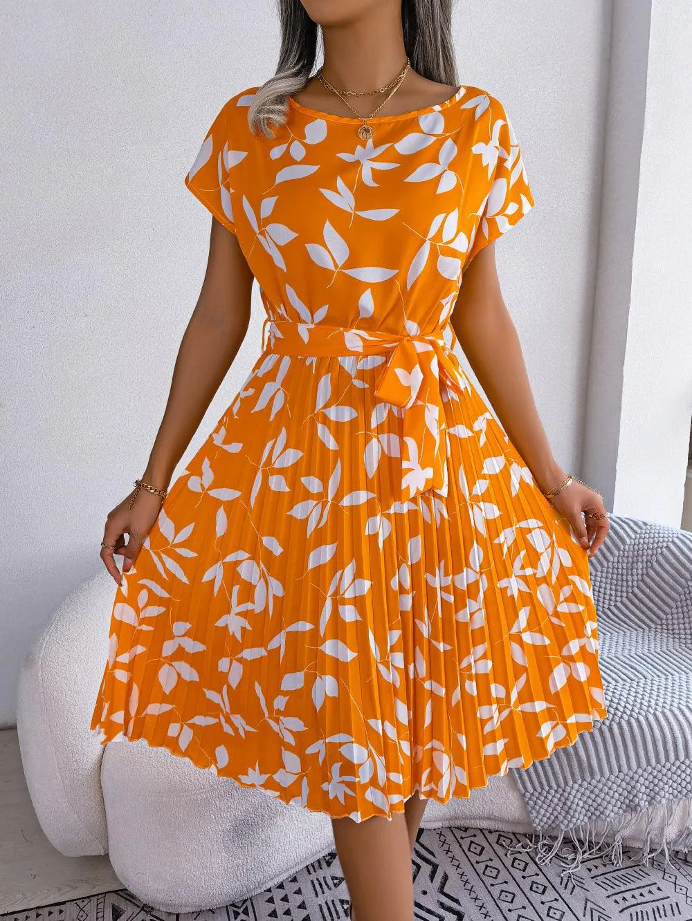 Round Neck Short Sleeve Pleated Dress