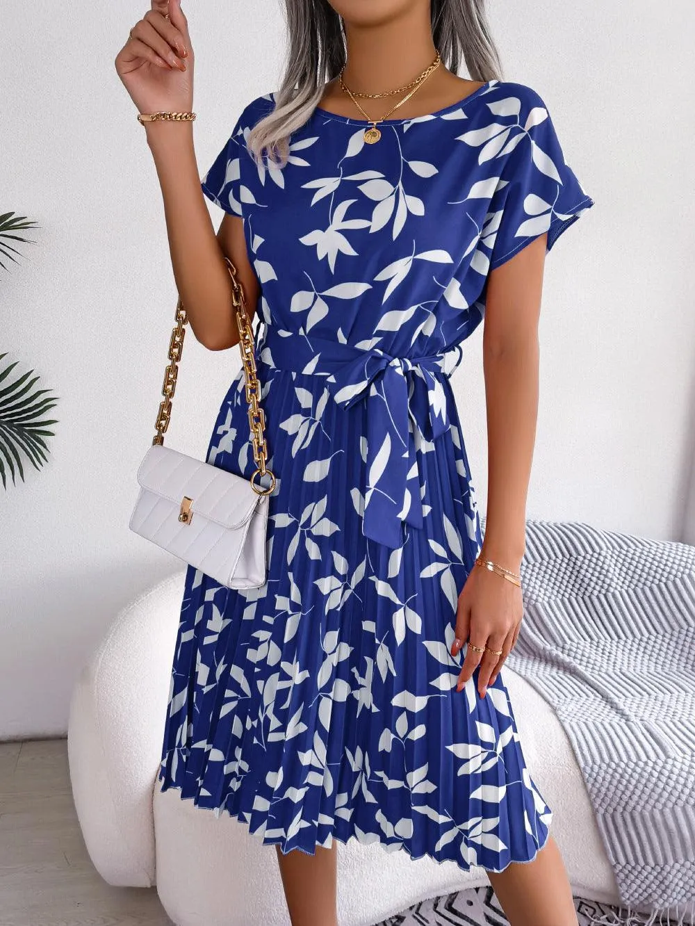Round Neck Short Sleeve Pleated Dress