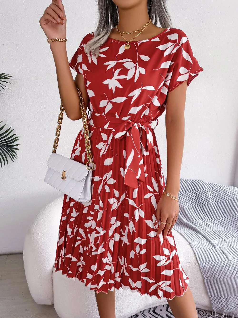 Round Neck Short Sleeve Pleated Dress