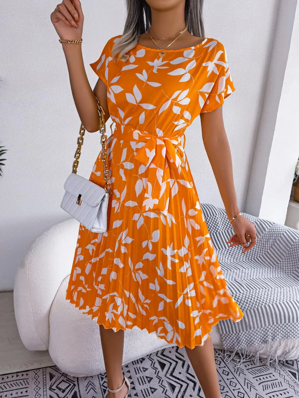 Round Neck Short Sleeve Pleated Dress