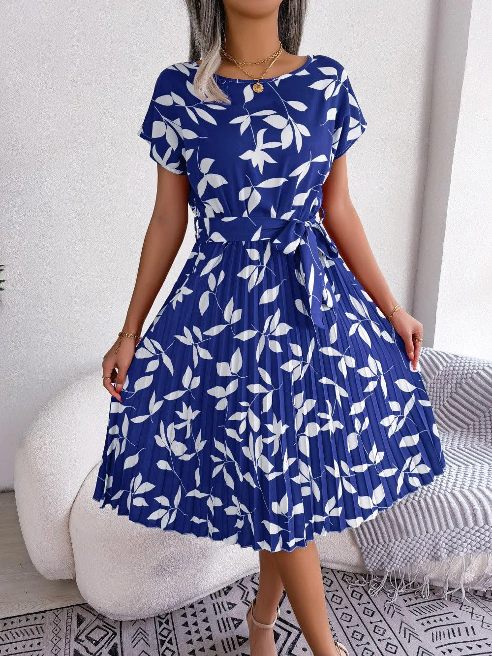 Round Neck Short Sleeve Pleated Dress